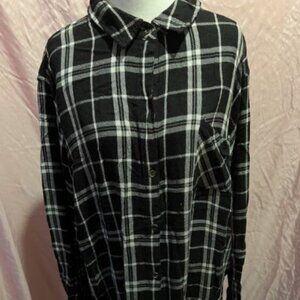 slightly worn Ava & Viv plaid flannel button up Sz 3X
